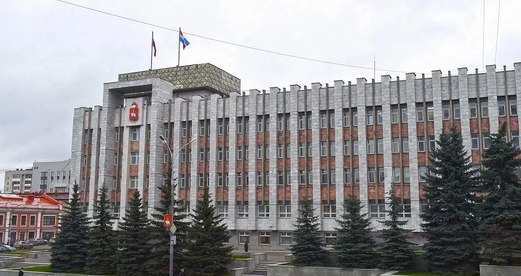 В регионе создан штаб поддержки предпринимателей по инициативе губернатора Дмитрия Махонина после атак беспилотников на склады маркетплейсов. Уже 47 человек обратились за консультацией, заявки рассматриваются в первую очередь; помощь можно получить через единое окно центра «Мой бизнес».