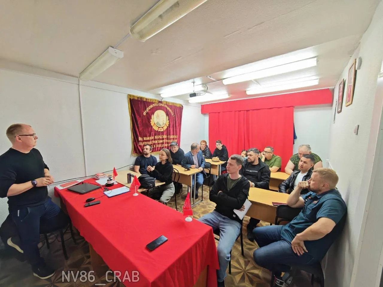 В Нижневартовске суд пытался отменить регистрацию кандидата от КПРФ Степана Повха из‑за фразы из песни Виктора Цоя, прозвучавшей в предвыборном ролике; судебные органы в итоге отказались.