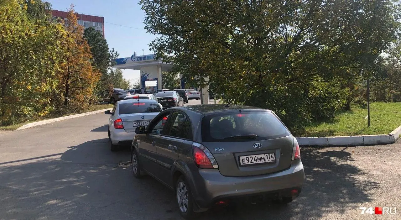 На заправках региона ситуация спокойная: АИ-92 доступен на большинстве станций, АИ-95 встречается на отдельных АЗС. Экологический контроль показывает Евро-5 в большинстве топлива, за исключением отдельных случаев.