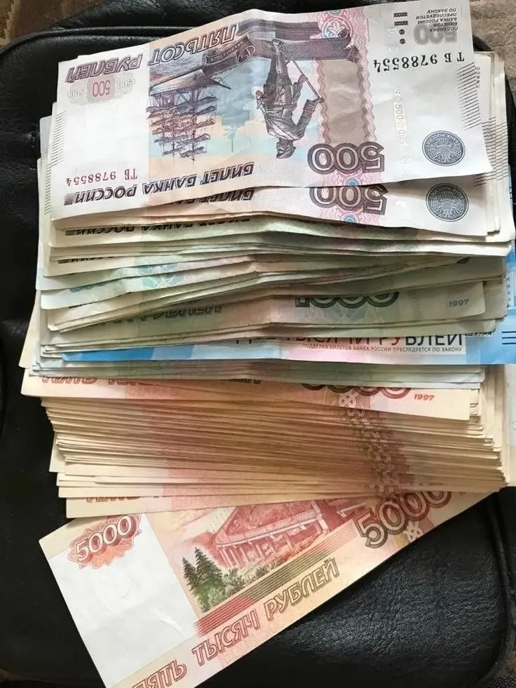 Предлагается ввести годовую премию для всех работающих, которая часто называется «13-й зарплатой». Законопроект уже внесён в Госдуму.