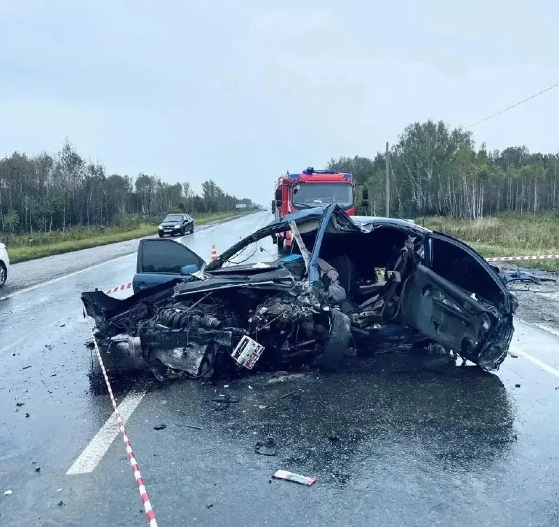 На Новоградском тракте близ города произошла смертельная авария: Ford столкнулся с попутной Mazda3 и вылетел на встречку, в результате погиб водитель, пострадали пассажиры.