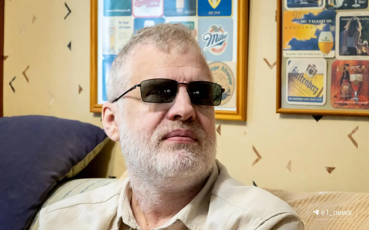 Разговор о том, как Дмитрий Карасюк пишет о свердловских музыкантах и регионе, а также о свободе творчества и цензуре.