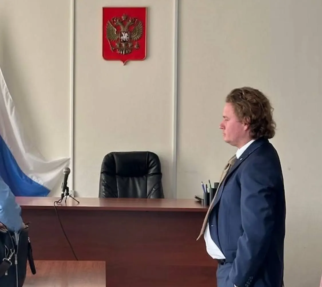 Суд Ханты-Мансийского автономного округа отменил решение о назначении 80 часов обязательных работ кандидату в думу Сургута от КПРФ Ивану Барсову за публикацию ссылки на Instagram в группе во ВКонтакте, которую квалифицировали как демонстрацию экстремистской символики.