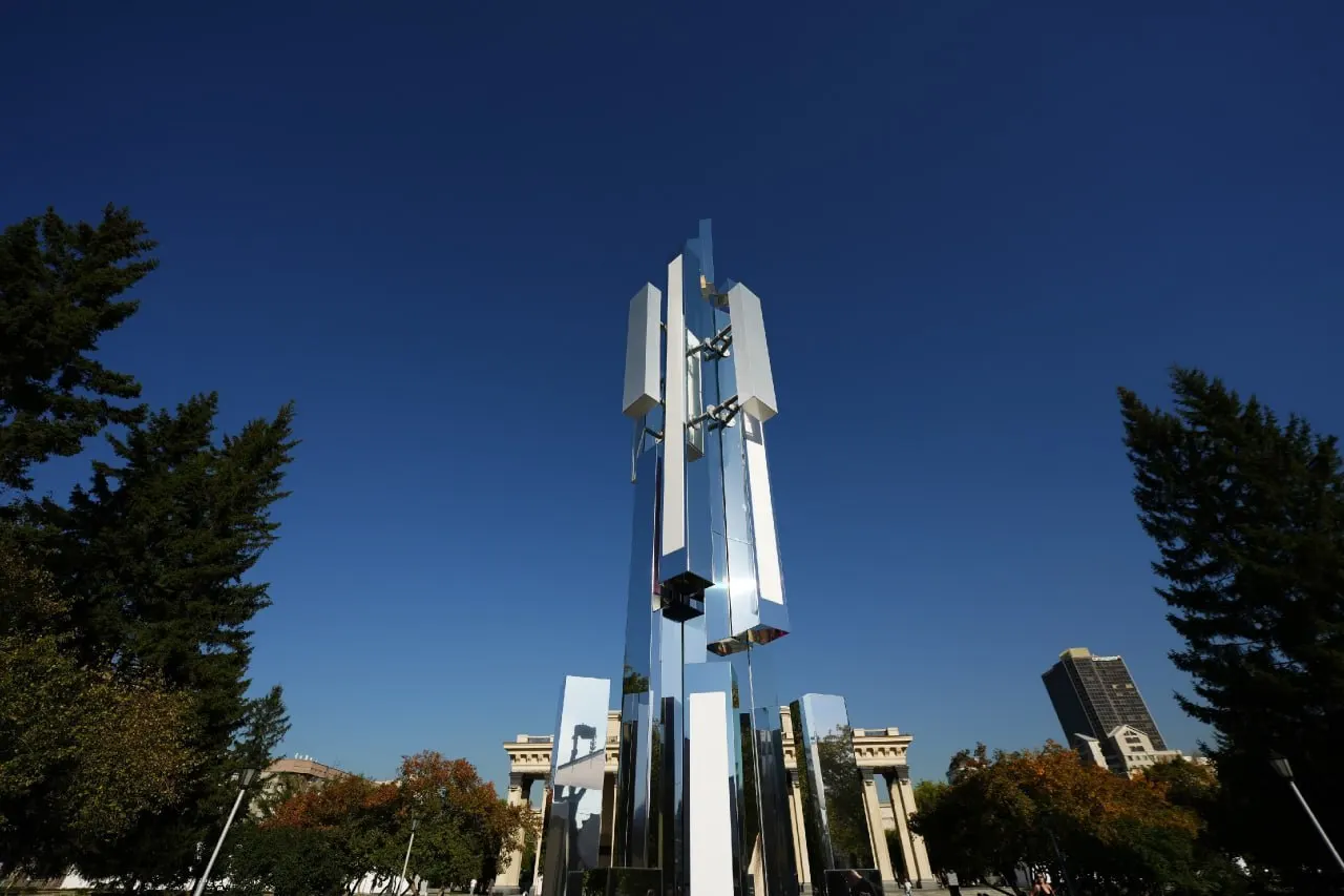 Операторы запустили сеть 5G в Москве, Санкт-Петербурге, Новосибирске, Екатеринбурге и Уфе, а также расширили LTE в городах-миллионниках и областных центрах, открывая новые цифровые сервисы.