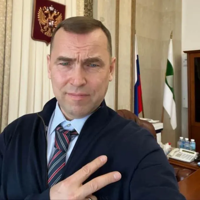 Региональный лидер предложил начинать воспитание семейных ценностей в детском саду и развивать тему в школе и вузе, обучая мальчиков будущей роли глав семьи и девочек — материнству и ценности большой семьи.