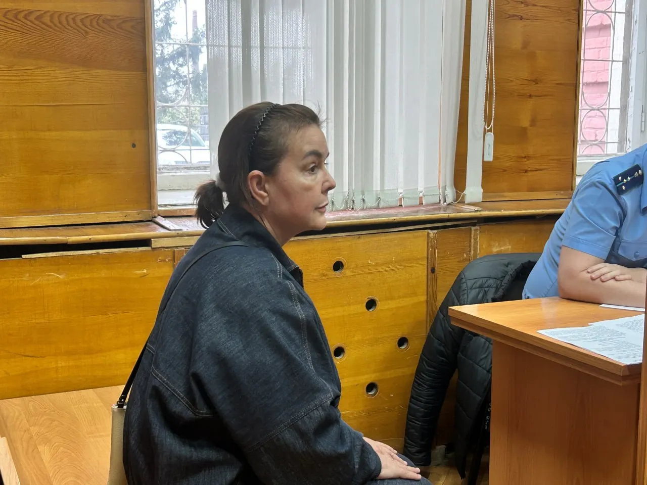 Следственные органы утверждают, что более 12 млрд рублей были выведены под видом фиктивных займов и региональных субсидий; суд ограничил свободу фигурантки.