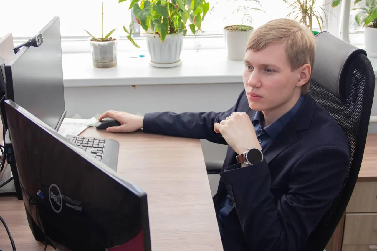 Учёные из Челябинской области разрабатывают девайс для измерения загрязнения воздуха в цехах, на складах и в быту, а также нейросети для предиктивного обслуживания электродвигателей.
