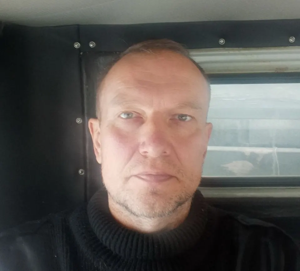 51-летний Олег Неприн обвиняется в участии в террористической организации и оправдании терроризма; ранее он занимал должность государственного инспектора заповедника Денежкин камень.