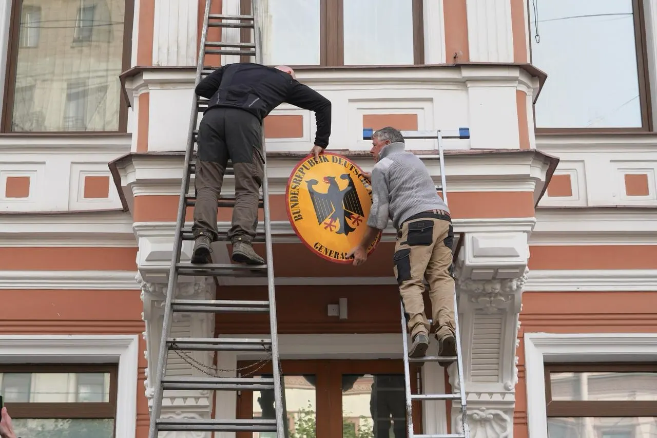 Расследование санкций и дипломатии на фоне региональных новостей: сборка дронов в Татарстане, закрытие консульств и новые политические события по всей стране.