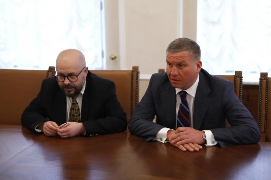 Правительство расширило перечень активов, включив новые компании, национализированные ранее; продажи запланированы на 2026–2027 годы через ПСБ.