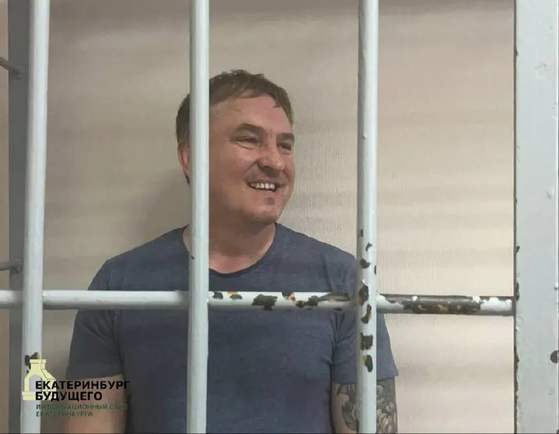 Свердловский суд отклонил апелляцию и оставил два года принудительных работ; правозащитник остаётся под стражей, против него возбуждено уголовное дело о госизмене.