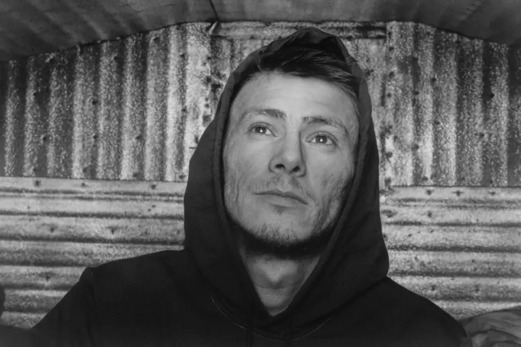 Рэпер Евгений Анямов, известный как Bizzo, оказался на военном сборе и сообщил о направлении на СВО; родился в Свердловской области и владеет мансийским языком.