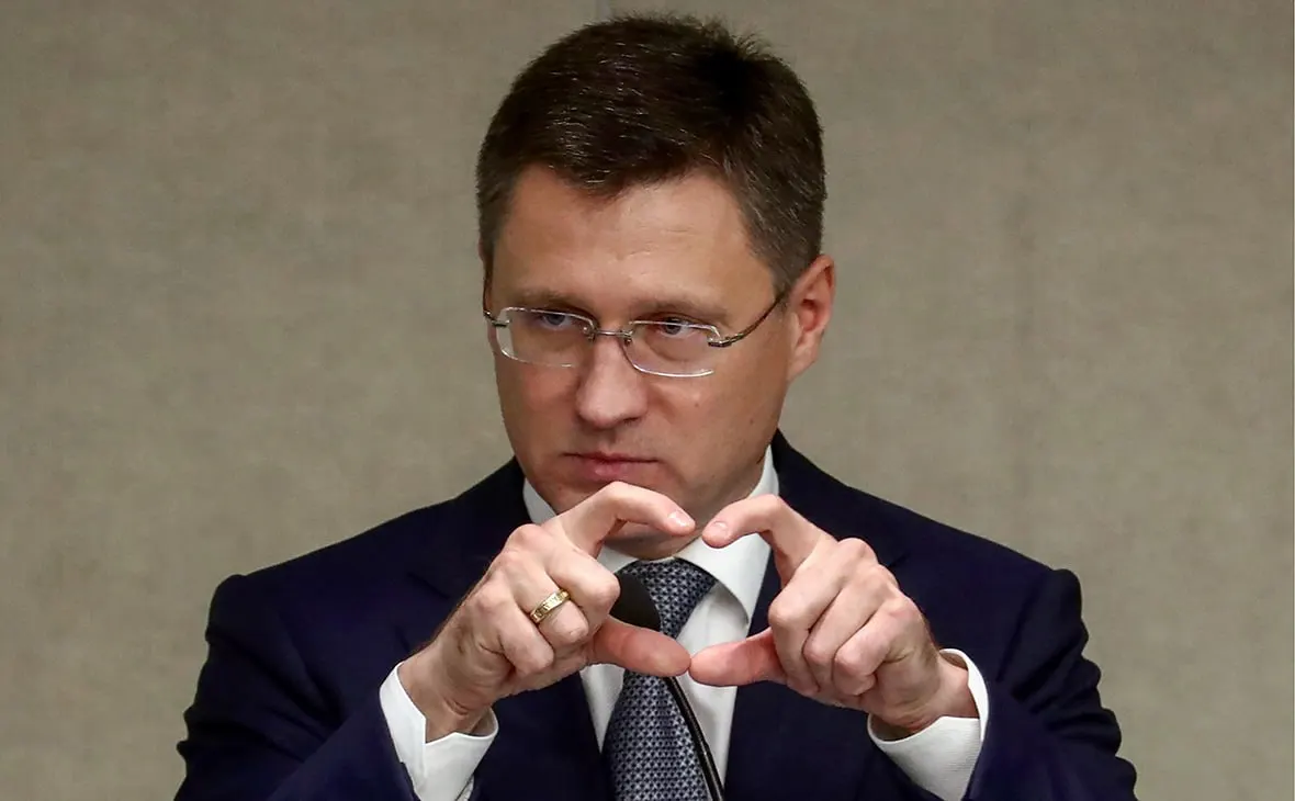 Беспилотники атаковали три нефтеперерабатывающих завода и один газохимический комплекс; один объект получил небольшие повреждения. Рассматривается продление запрета на экспорт дизельного топлива до конца января; запасы дизельного топлива на зиму достаточно.
