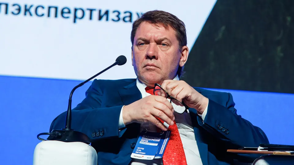 Гендиректор госкомиссии по запасам полезных ископаемых задержан по подозрению во взятке в особо крупном размере; расследование продолжается.