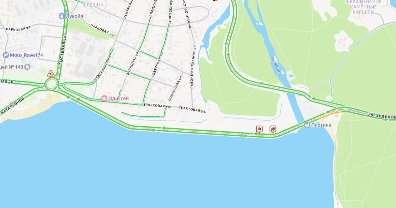 На Шершнях столкнулись примерно пять автомобилей в направлении Северо-Запада; по онлайн-картам пробка пока незначительная. Данные уточняются в ГИБДД.