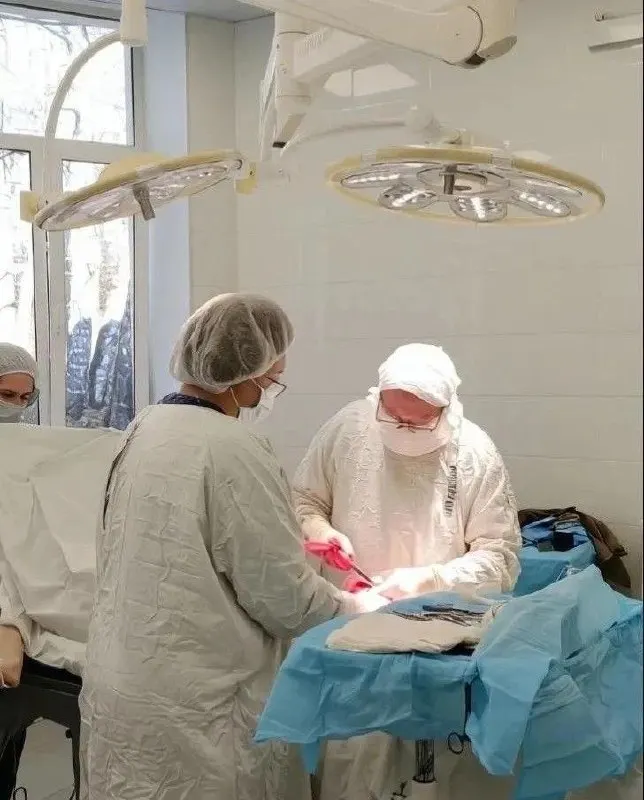 Пожилая пациентка прошла две операции из‑за опухоли кишечника и вернулась домой к своему 100‑му дню рождения.