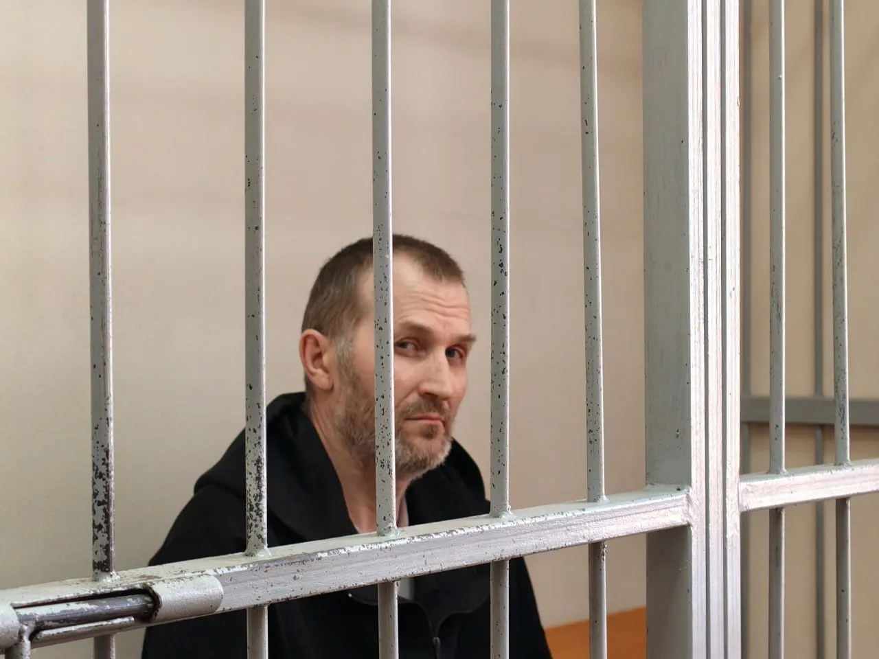 После оглашения приговора подсудимый был освобожден в зале суда; суд зачёл срок, проведённый в СИЗО, и вынес приговор к принудительным работам.