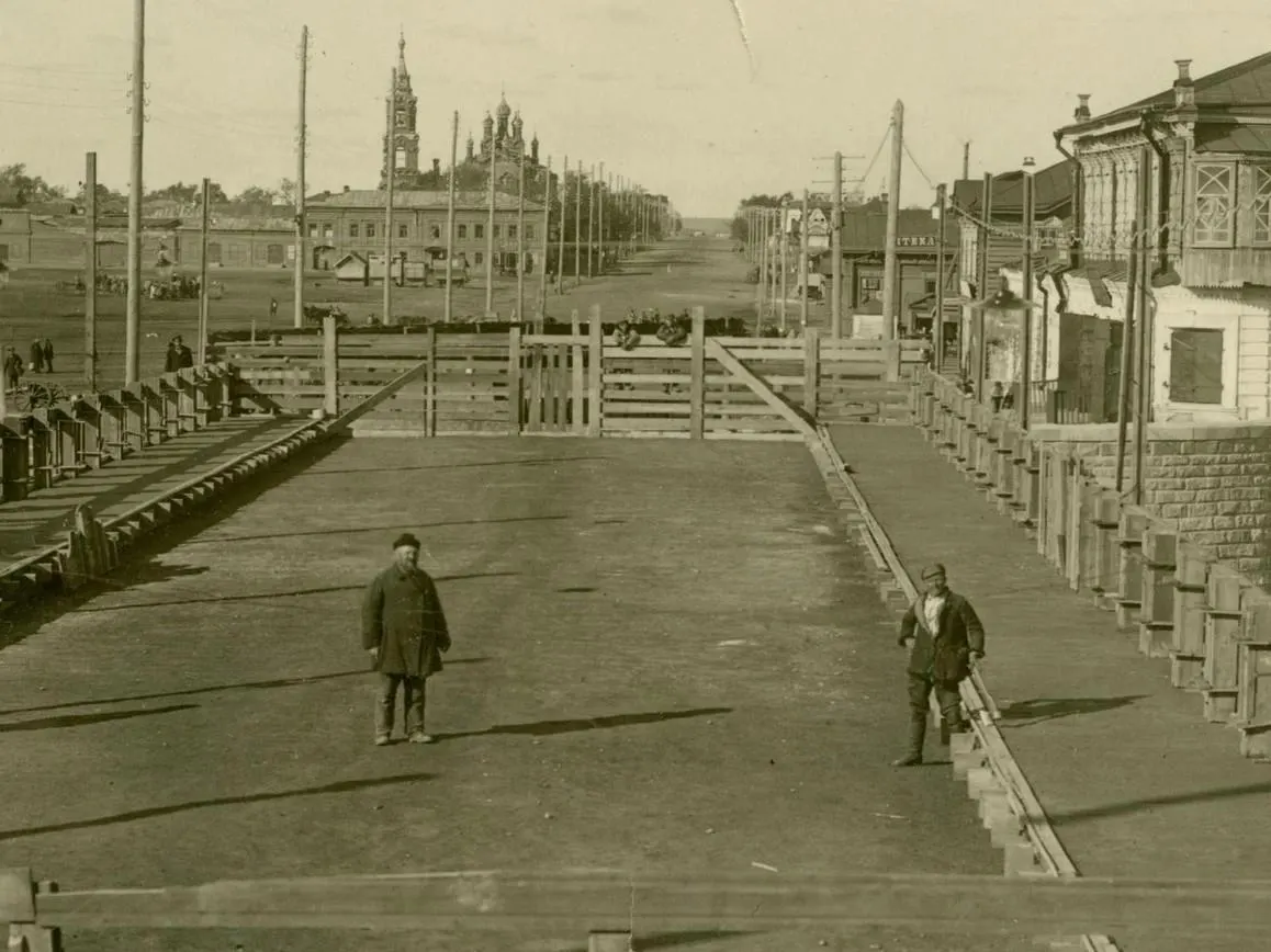 История города в 1920-е годы: транспорт, культура, образование и быт горожан.