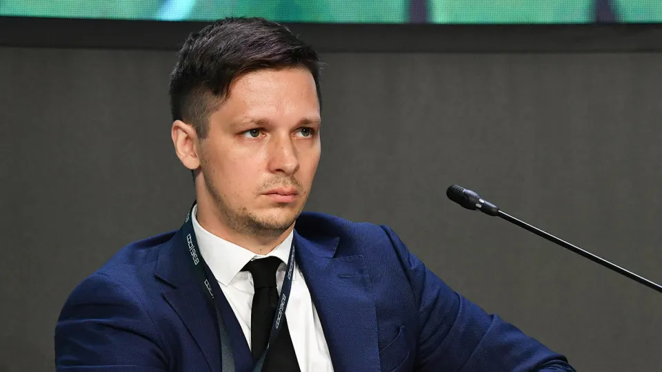 По данным экспертов, консолидированный бюджет достиг 39% ВВП, власти планируют новые налоговые меры и рост госрасходов может повлиять на бизнес и инвестиции.