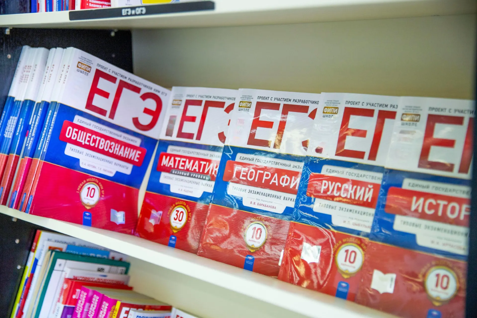 Изменения коснутся двух предметов ЕГЭ; время экзаменов останется прежним.