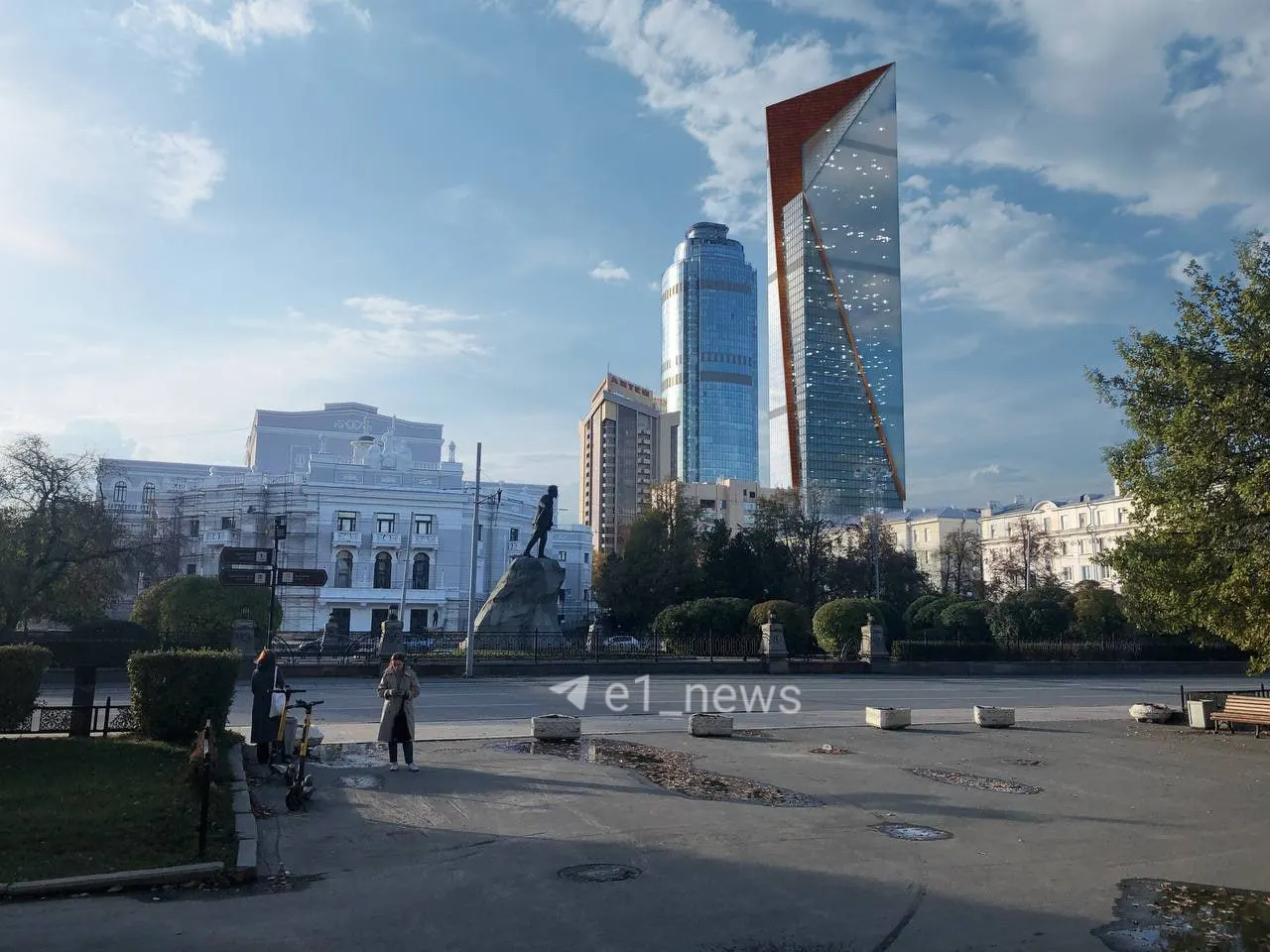 В столице Урала стартовал проект высотой 300 метров. Новый небоскрёб «Парус» станет ярким ориентиром Екатеринбурга.