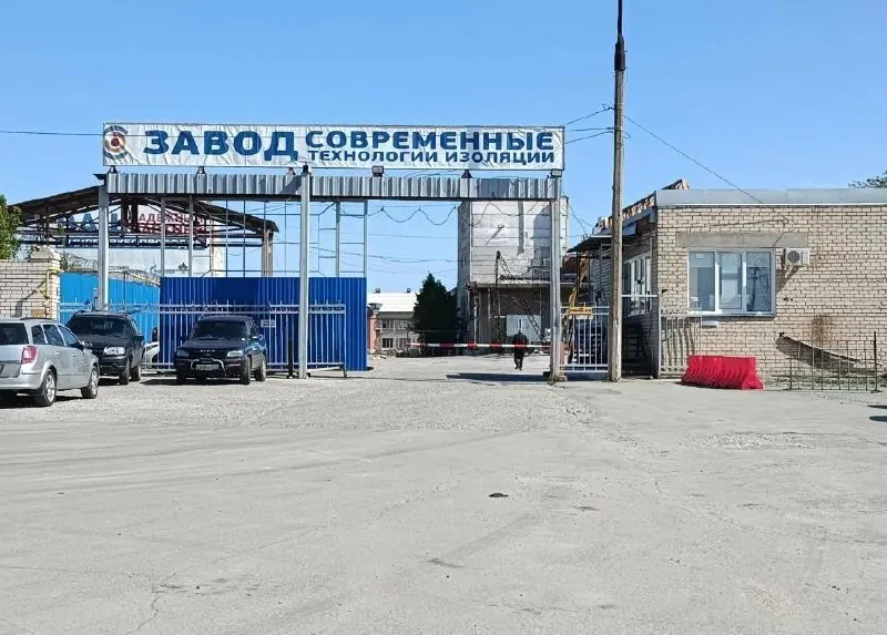 Сотрудники челябинского завода сообщили о задержке выплат, из-за которой у части работников возникли долги и обращения к коллекторам. Руководство обещает погасить задолженность, ситуация находится на контроле прокуратуры.