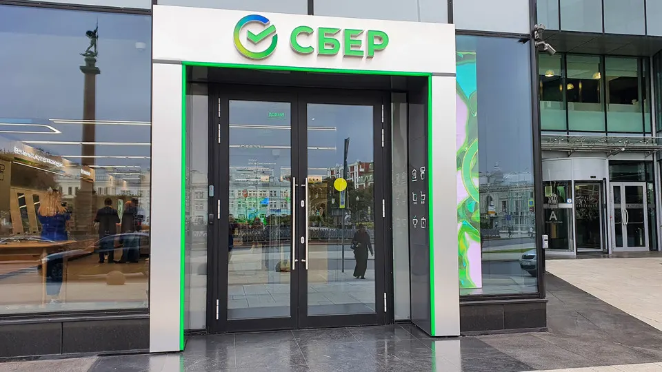 Дефолтные активы крупнейшего банка растут, тревога по качеству корпоративного портфеля усиливается на фоне цикла высоких ставок.