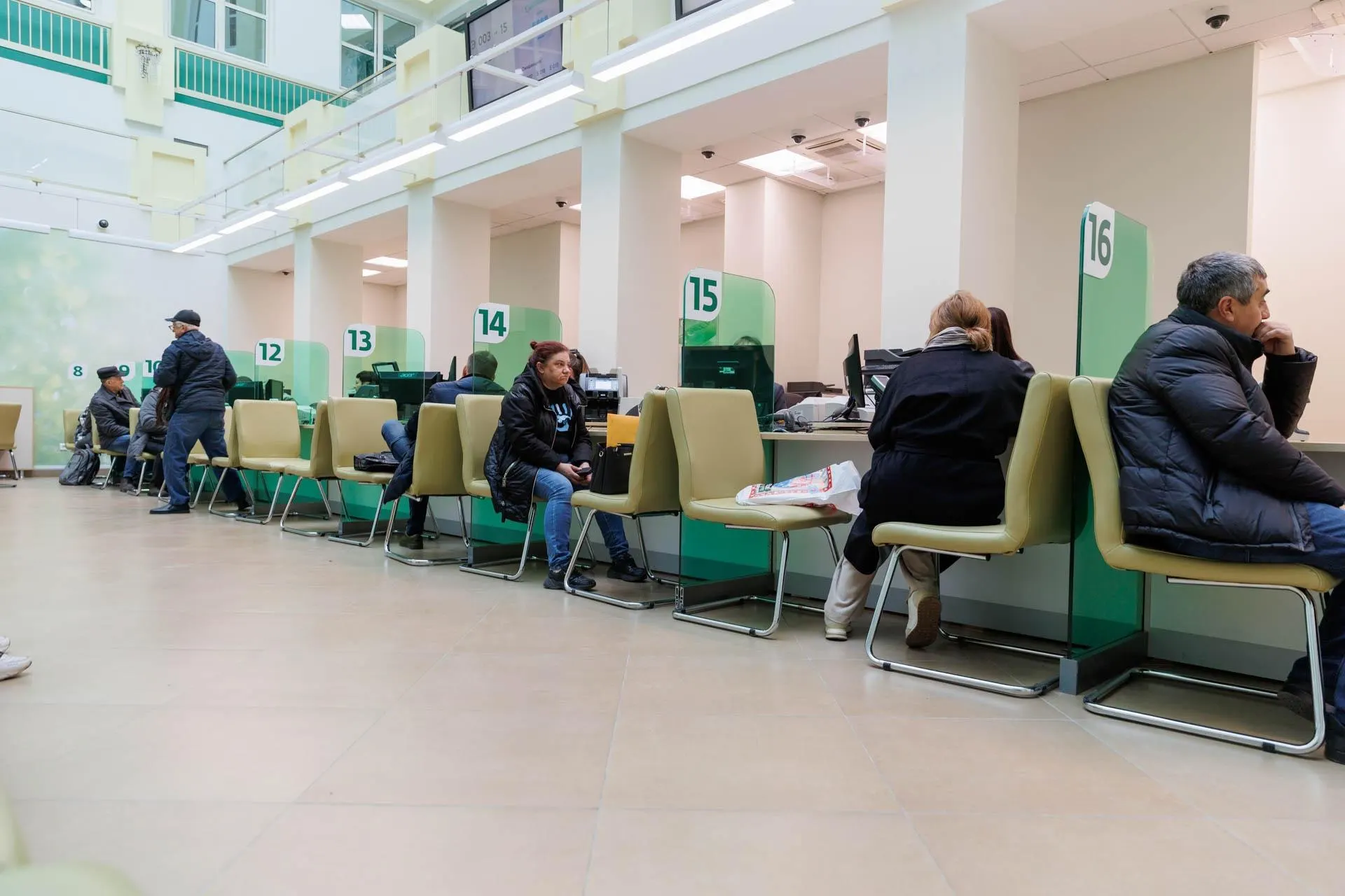 Разбираемся, как риск дефолта может повлиять на государственный долг и повседневную жизнь людей, вместе с экспертами.