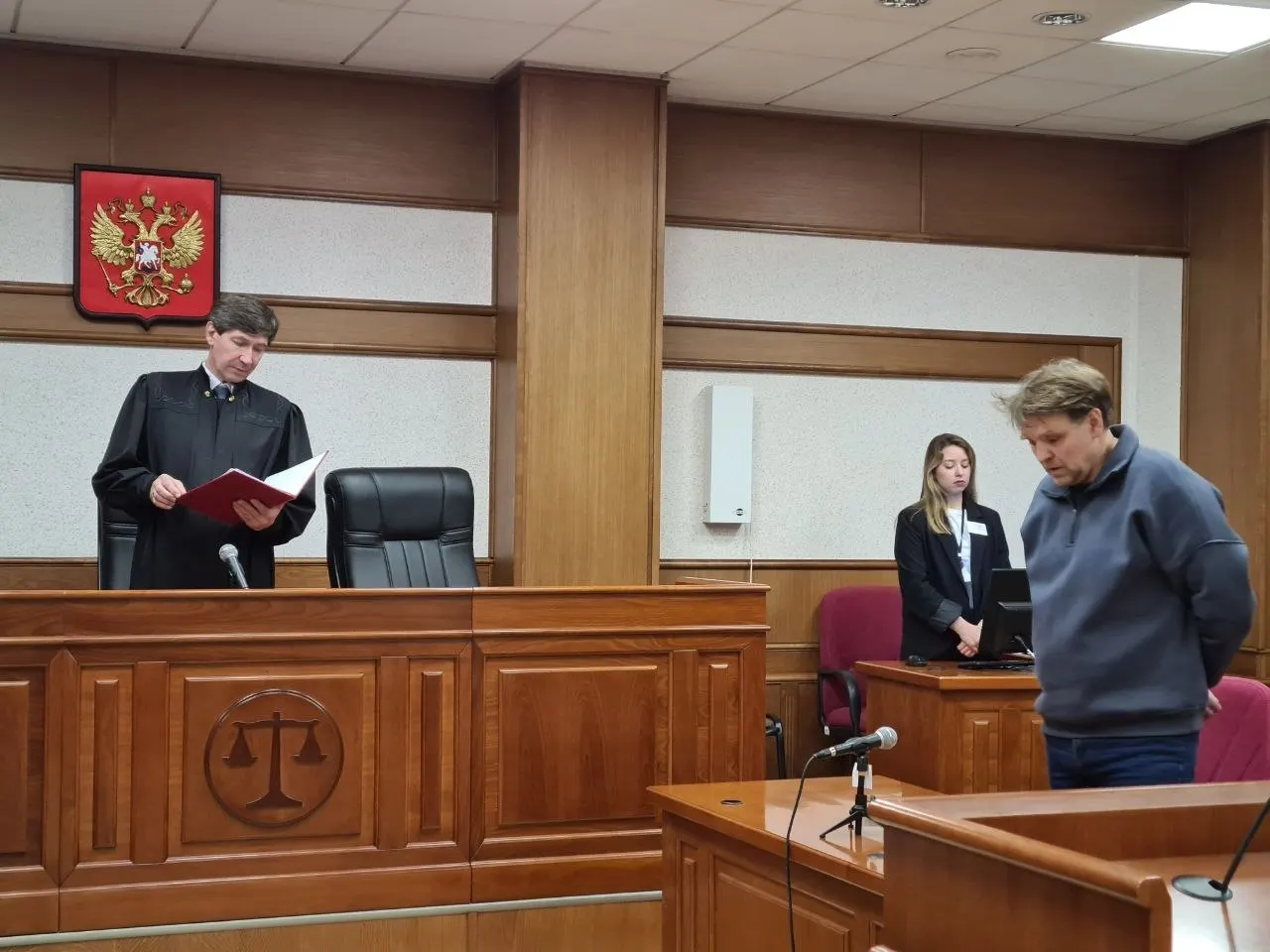 Свердловский суд вынес приговор гражданину Полевского Александру Виноградову за публикации в соцсетях, связанные с Днём Победы и памятью о днях воинской славы, признал его виновным в реабилитации нацизма и неуважении к памяти.