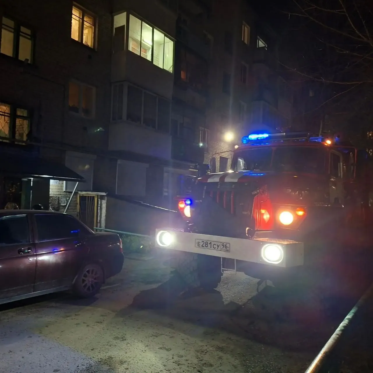 На улице Партизанской, 28 произошёл взрыв; пострадавших нет, возгораний не зафиксировано. Газовые службы проводят обследование места происшествия, жильцы возвращаются домой.