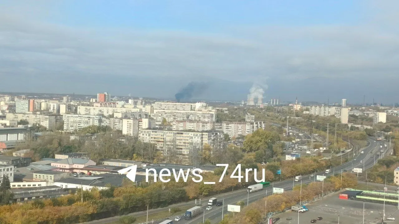 К месту возгорания направлены подразделения пожарной охраны, обстановка держится под контролем.