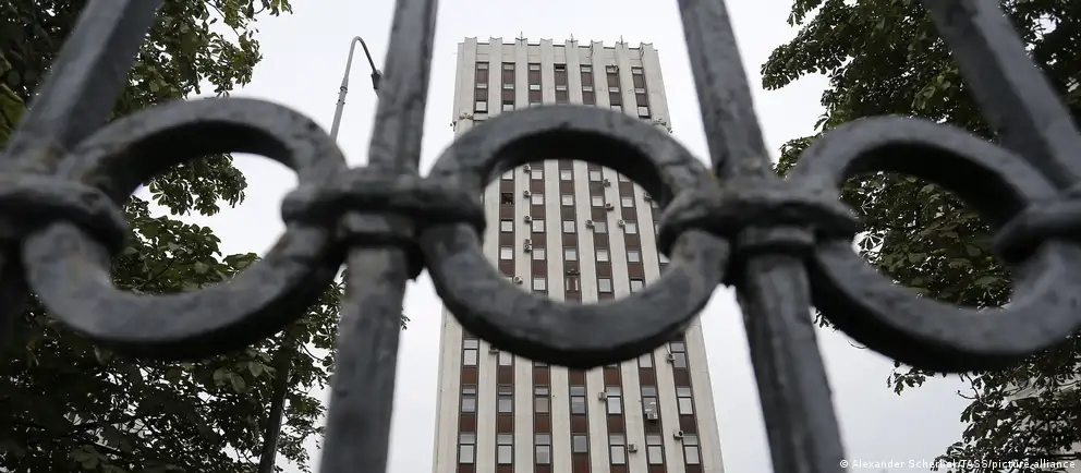 Государство опубликовало список лиц, к которым применяются ограничения доступа к госуслугам, банковским сервисам и другим ресурсам.