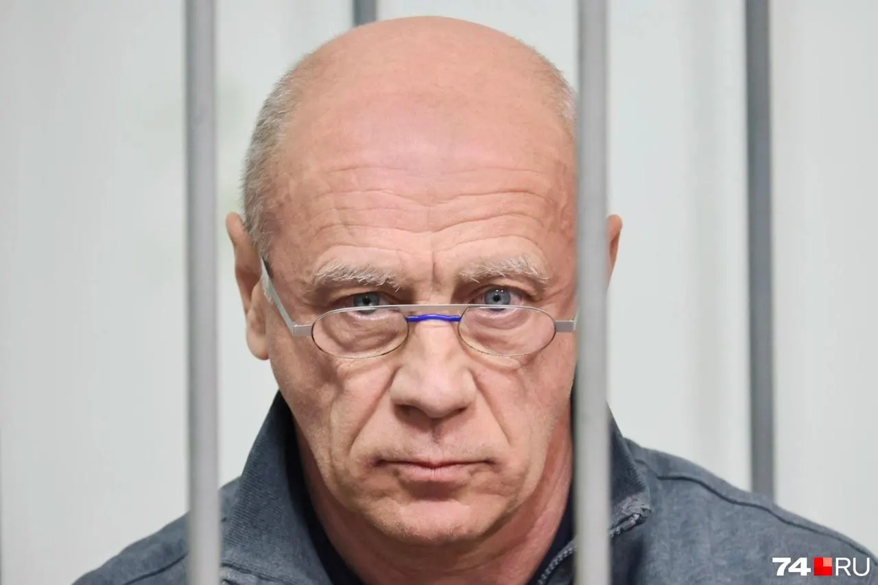 Бывший советник мэра Челябинска даёт показания по делу о взятках, раскрывая связи с влиятельными фигурами и крупные доходы.