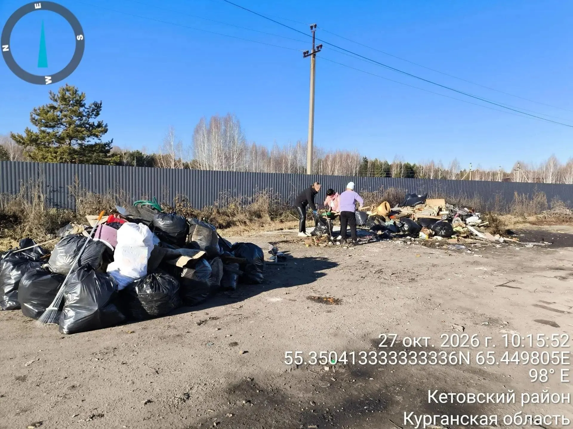 Контейнерная площадка под Лукино стала стихийной свалкой: местные жители и «серые» перевозчики выбрасывали мусор ежедневно; администрация приняла решение ликвидировать свалку.