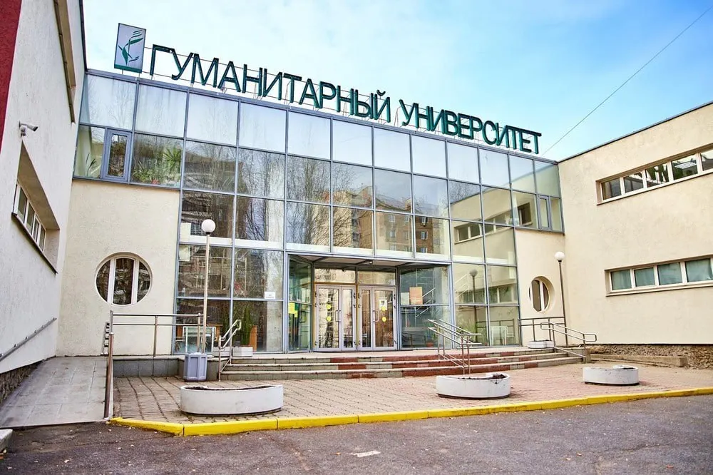 Местные жители требуют сохранить образовательную и социальную функции участка в Пионерском и выступают против перевода территории под общественно-деловую зону для нового жилого комплекса.