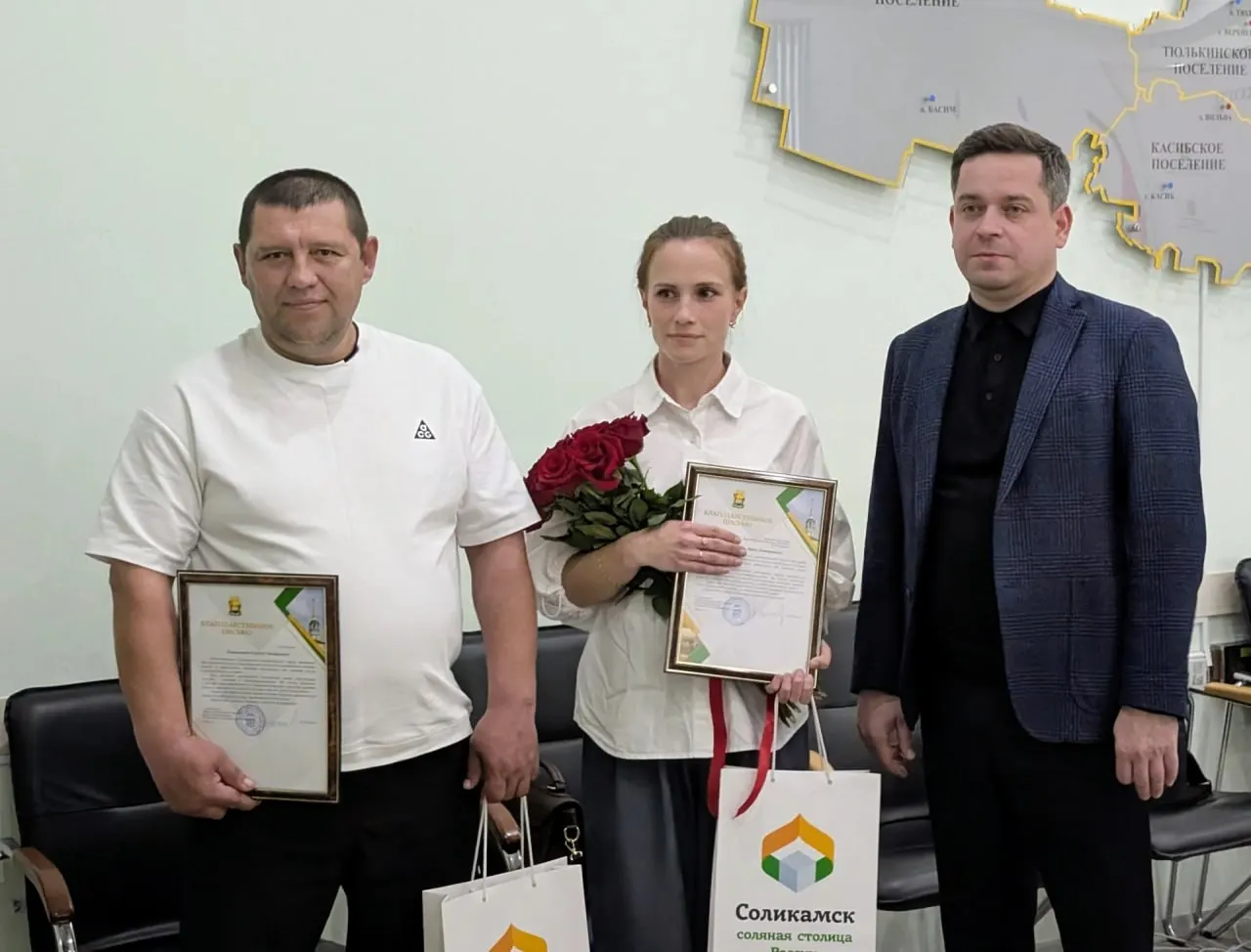 На маршруте Соликамск — Тюлькино водитель автобус потерял сознание прямо во время рейса; медсестра Дарья Селянина и один из пассажиров вовремя остановили транспорт, никто не пострадал.