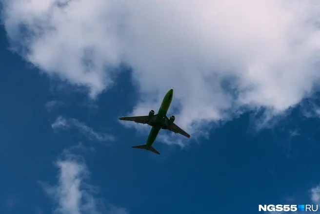 AZUR air объявил об остановке прямых рейсов Омск — Нячанг и коррекции зимней программы; отмены затронули также Москву, Челябинск, Тюмень, Минеральные Воды, Пермь и Самару.