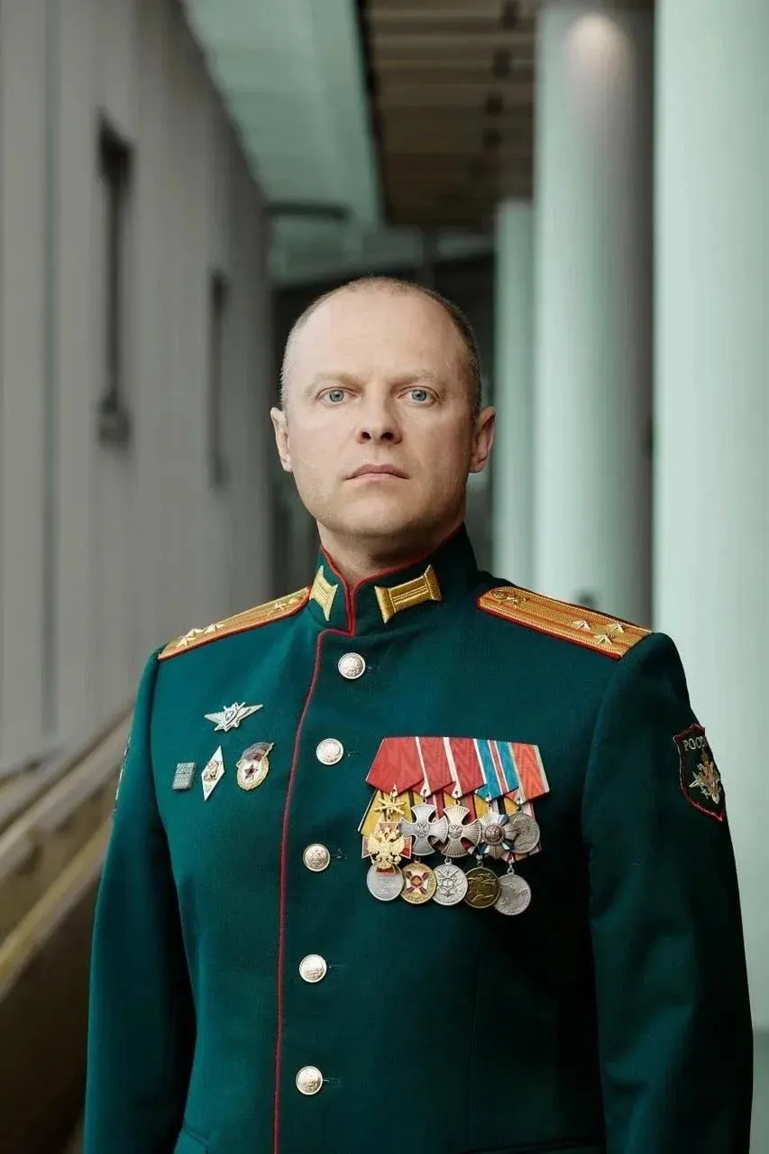 Полковник запаса Сергей Карасев назначен на должность вице-губернатора по вопросам региональной безопасности. Он имеет боевой опыт, служил в Сирии и в рамках СВО, а также участвовал в программе «Время героев».