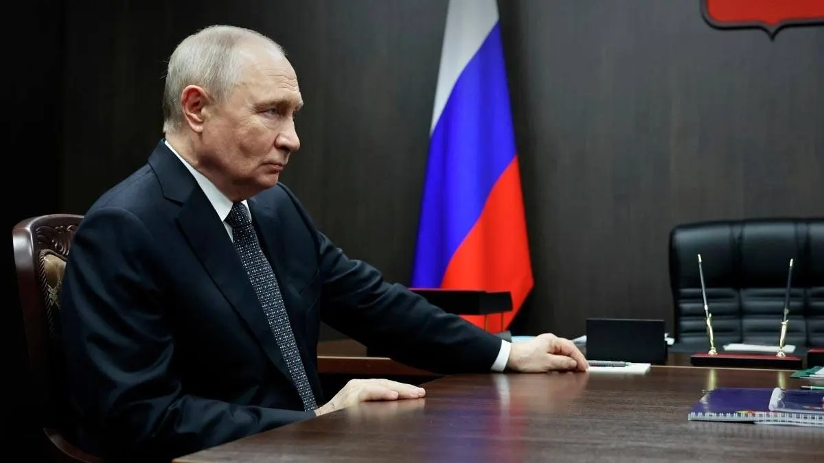 Правительство заявляет о росте производства аккумуляторов и расширении энергонакопителей до 2030 года, включая запуск фабрики Росатома в Москве.