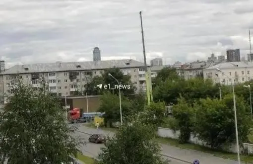 Временно исполняющий обязанности мэра Екатеринбурга заверил жителей, что на участке у бывшего Чкаловского рынка застройка не планируется, территорию приведут в порядок.