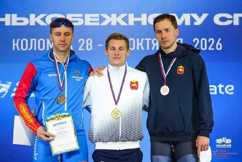 Виктор Муштаков занял второе место на дистанции 500 м на первом этапе Кубка России по конькобежному спорту в Коломне; победу одержал Устин Никулин.