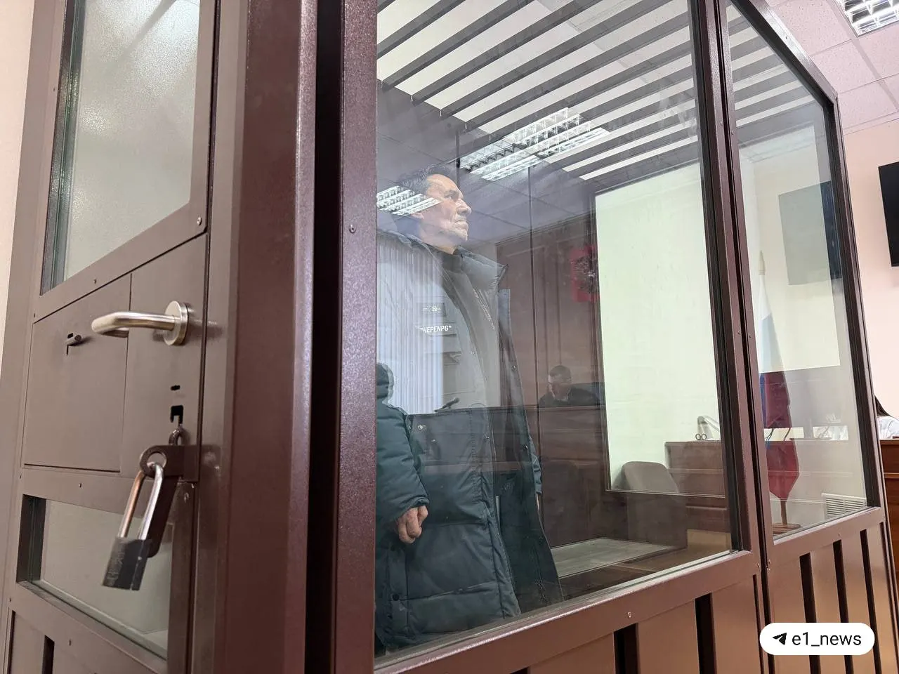 Дело об убийстве 47-летнего Ильи Одушева приостановлено; подозреваемый Сергей Кот ушёл на фронт в конце сентября. По данным источников, мотив мог быть ревность; позже тело было найдено в лесопарке на Шарташе, а расследование продолжается.
