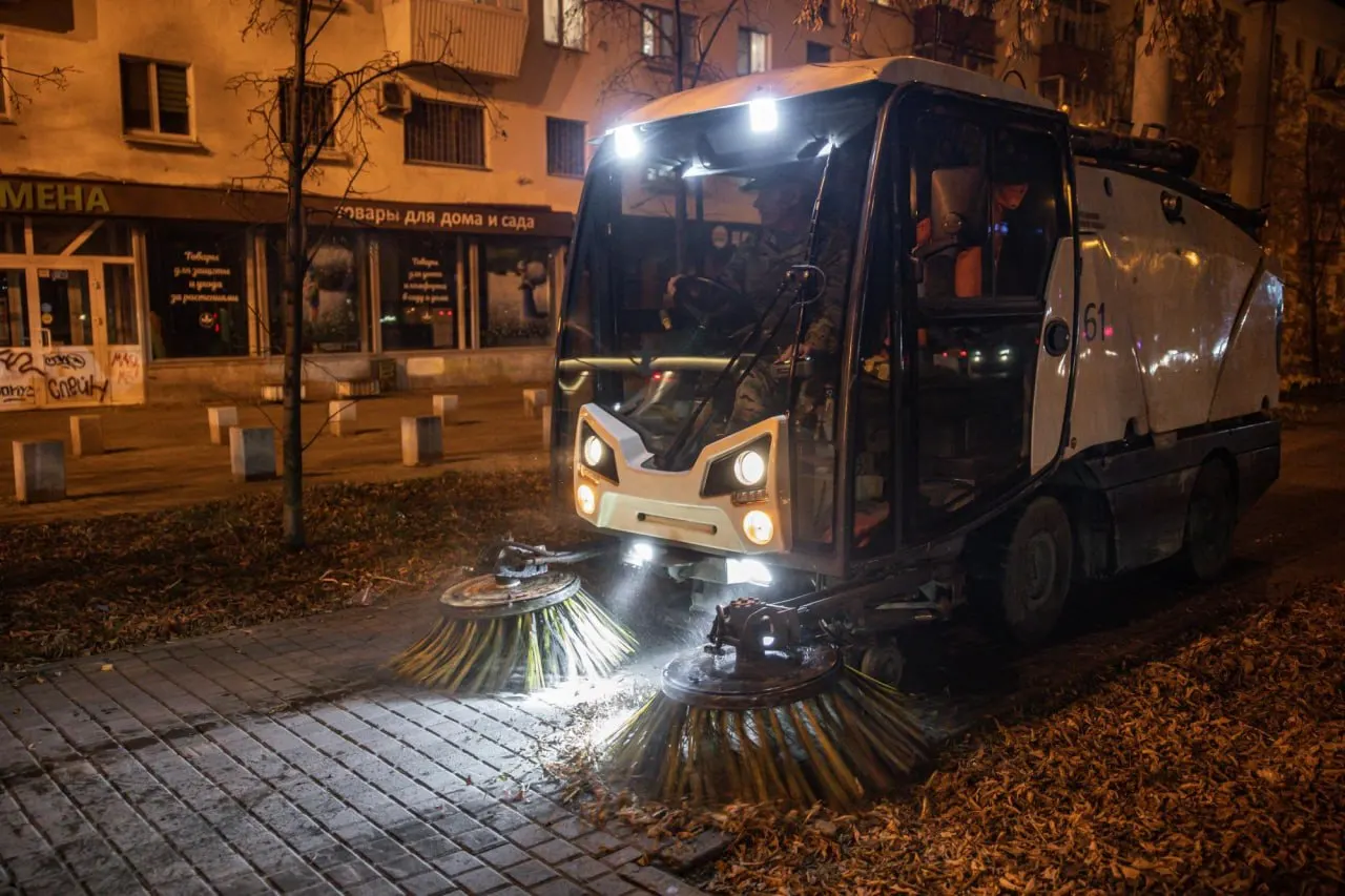 В Екатеринбурге запустили круглосуточный мониторинг уборки улиц: ночью в Орджоникидзевском районе зафиксирована задержка одной машины на 47 минут; работы планируют выполнить до выпадения снега.