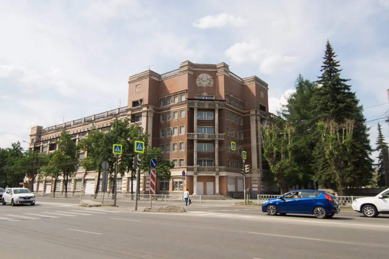 В Екатеринбурге торги по продаже бывшей гостиницы «Мадрид» на площади Первой пятилетки не состоялись.