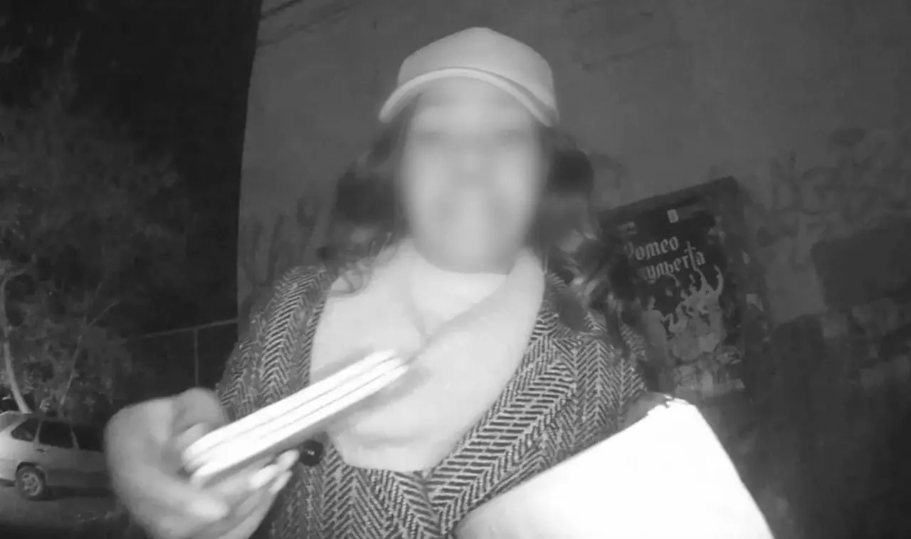 У задержанной нашли около 0,69 грамма синтетического наркотика; возбуждено уголовное дело за покушение на сбыт наркотиков в значительном размере. Сейчас она содержится в СИЗО и ей грозит до 15 лет лишения свободы.