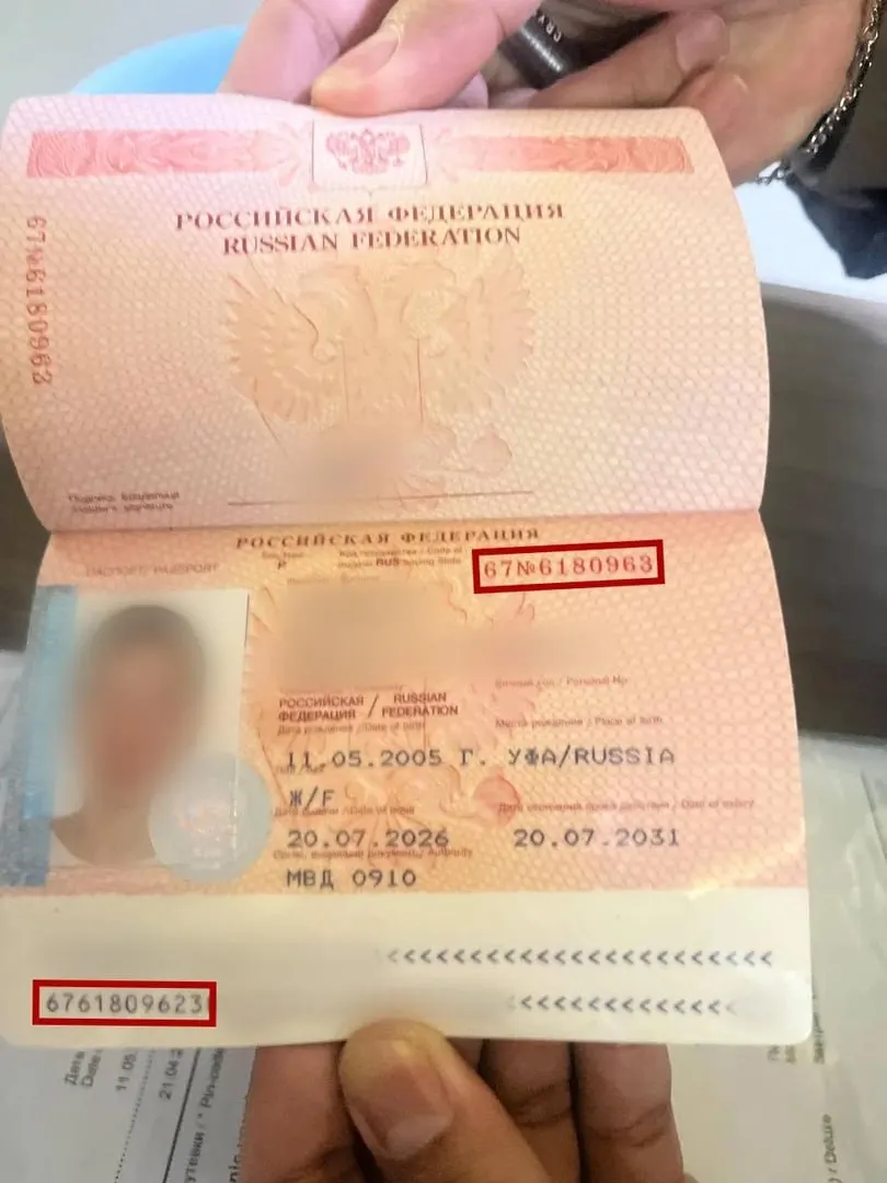 Полина вышла замуж и отправилась в Таиланд на свадебное путешествие; из‑за ошибки в загранпаспорте её задержали и наложили депортацию. Сейчас она требует компенсацию.