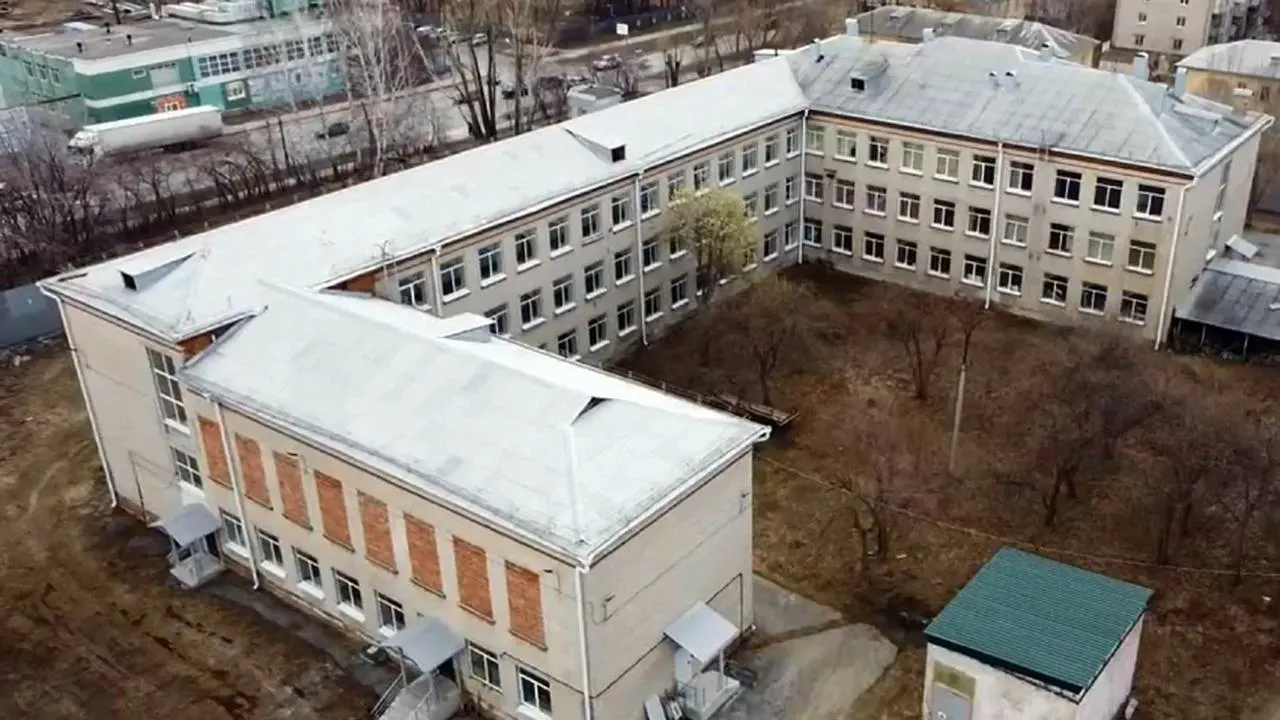 Директор спецшколы уехал на СВО; слухи о возможном уголовном деле опровергнуты.
