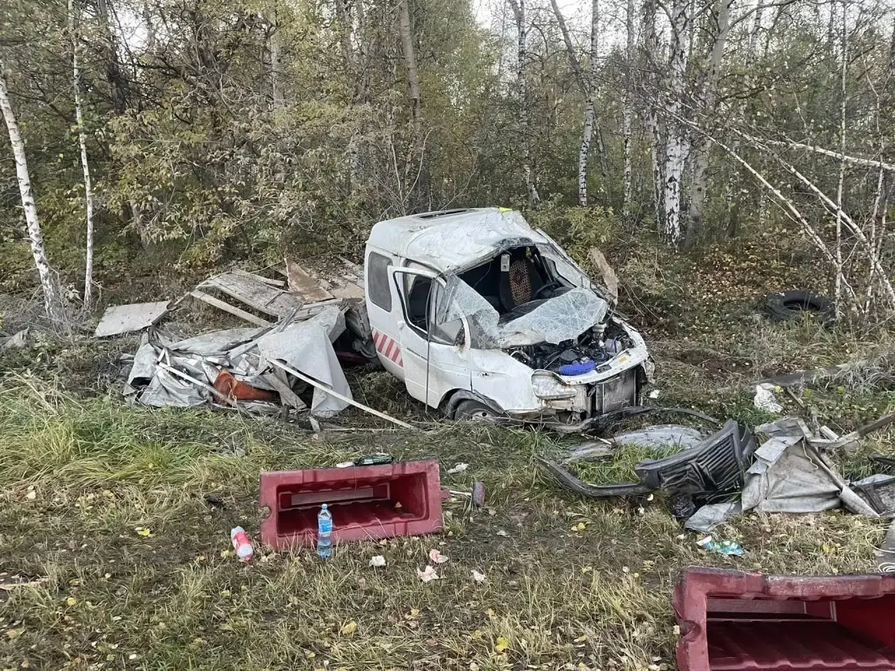ДТП на 61-м километре трассы «Подъезд к Екатеринбургу»: пострадал водитель микроавтобуса «Газель»; он госпитализирован.
