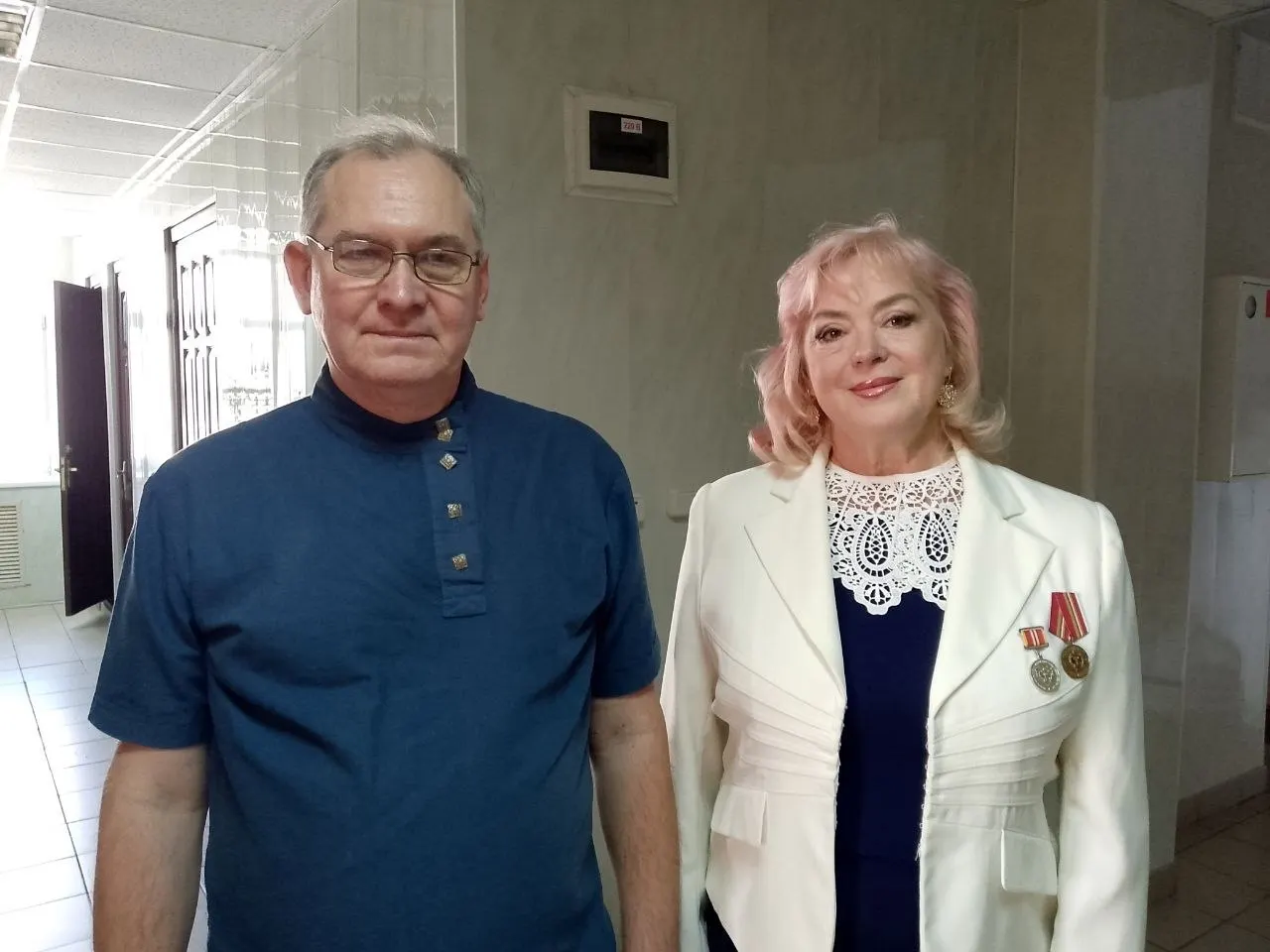 Октябрьский районный суд Орска признал Сергея Просвирнина виновным в организации экстремистской деятельности (ч. 1 ст. 282.1 УК РФ). Ему назначен штраф 700 тысяч рублей и запрет на администрирование сайтов на три года.