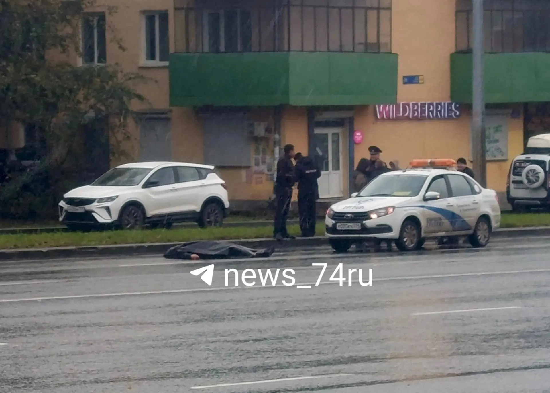 На улице Первой Пятилетки в Челябинске произошла драка между двумя мужчинами: один нанес ножом удар другому; нападавшего задержали.